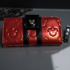 Disney Parks Boutique Mickie ❤️Minnie Embossed Red&Black large zip wallet♥️ EUC